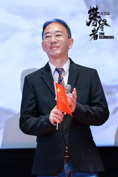 重生为电影大亨，从跑龙套到辉煌港片巨头