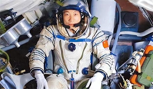 通往太空的红按钮：20年无人按下的航天员坚守