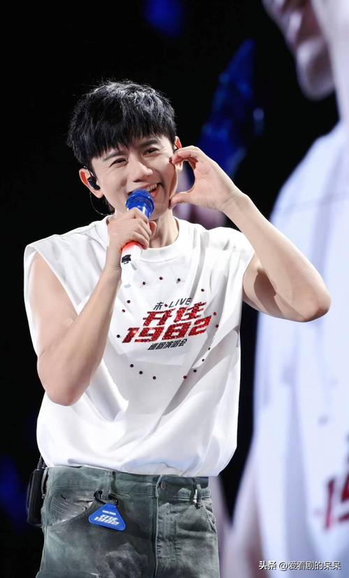 身无分文的右小死如何赚钱?他做幕外战争的真实心态是什么?