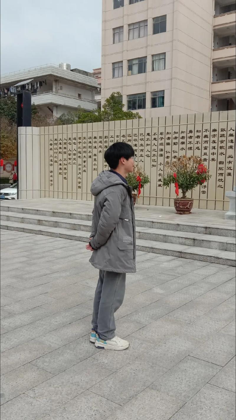 身无分文的右小死如何赚钱?他做幕外战争的真实心态是什么?