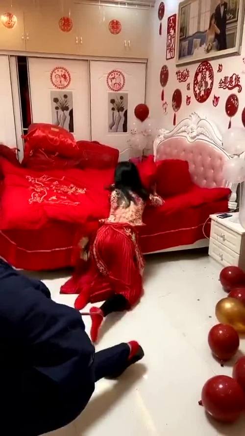 河南闹洞房视频火了！网友：这婚结的太难了！