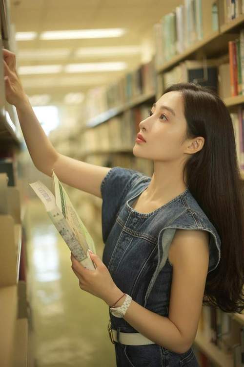 清新书卷的女生什么样？解读这种独特迷人的魅力！