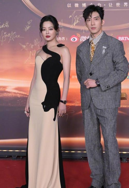 新水浒传首映礼明星红毯秀,看看谁的造型最抢眼?