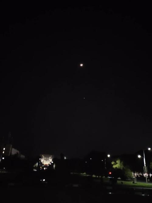 月亮旁边的星星有哪些？观星爱好者看过来！