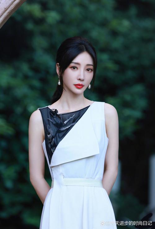 柳岩透视内衣写真哪里有？这几个网站能找到！