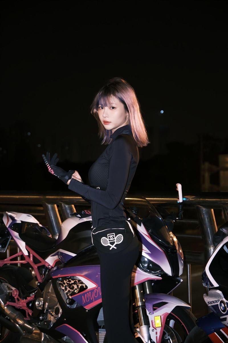 抖音机车女痞幼吃鸡技术到底怎么样？看完这个视频你就懂了！